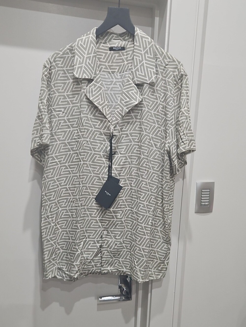Balmain Men's Short-Sleeve Geometric Button-Down Shirt in Light Gray and White